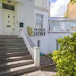 Stunning Oversized 3 Bedroom Flat In Notting Hill