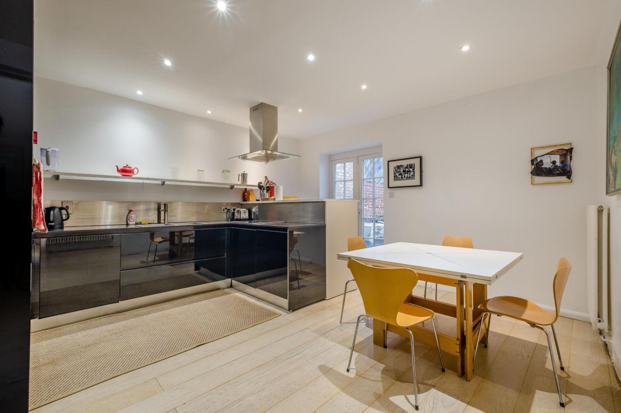 Stunning Oversized 3 Bedroom Flat In Notting Hill *
